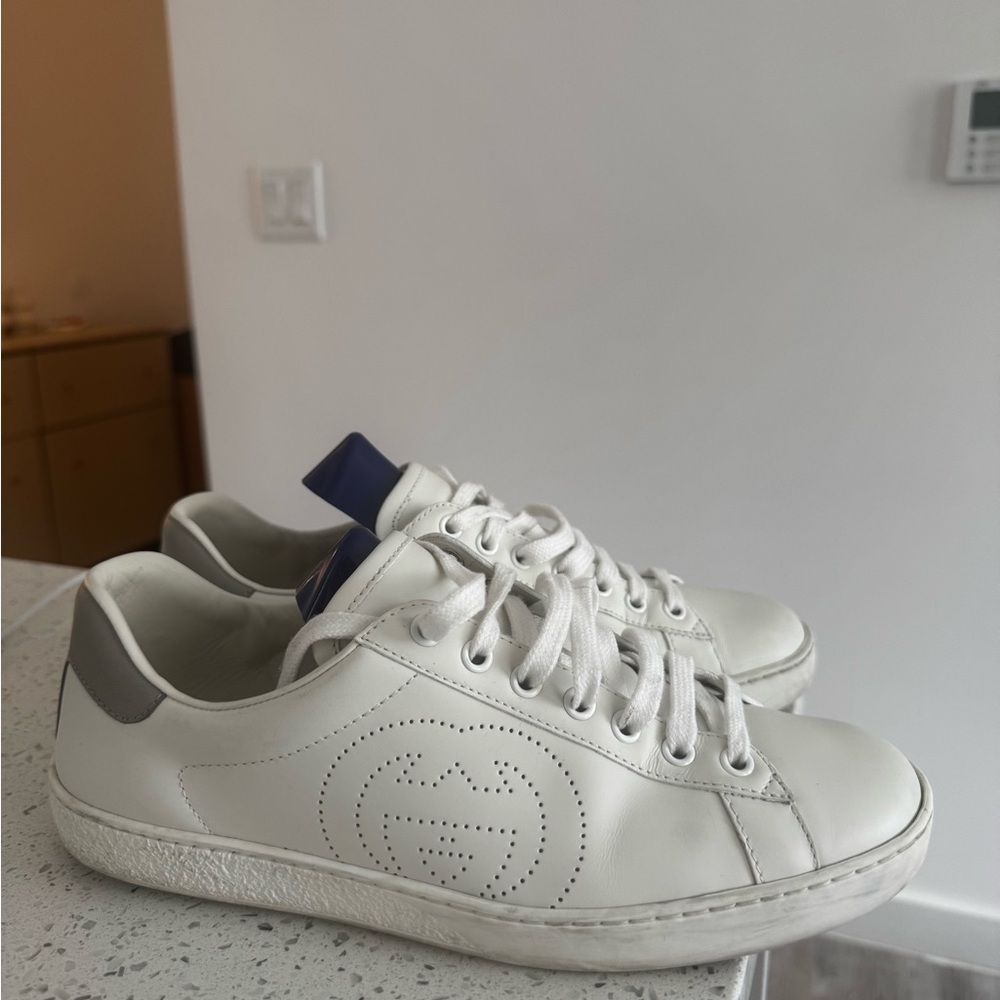 Gucci White and Gray Sneakers Classic Low-Top Design